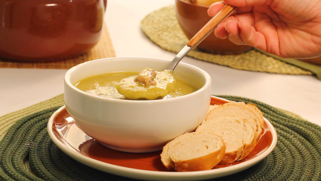 A sopa de ervilha combina superbem com os dias mais frios, não acha? (Créditos: TudoGostoso)