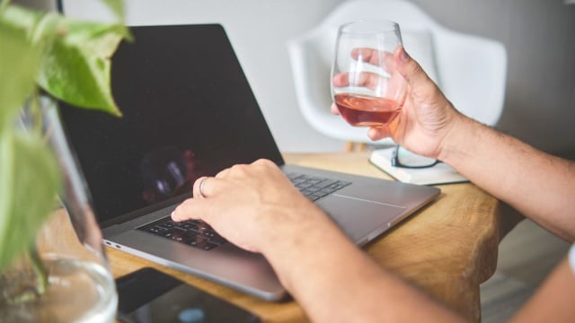 Não beba esta bebida à noite – efeito prolongado e insidioso que pode arruinar seu sono