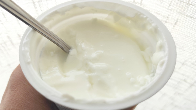 Finalmente descobri qual é o melhor iogurte grego para comprar no mercado: marca lidera ranking disparado