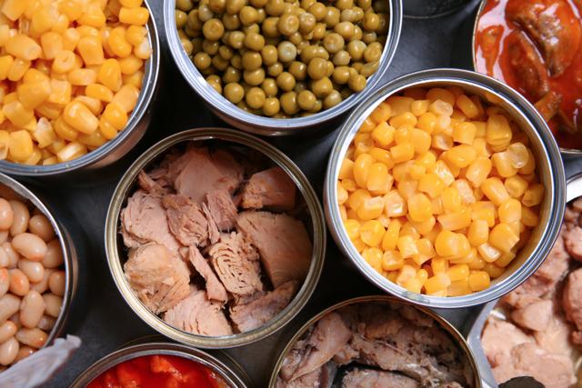 Essa é a única coisa que você precisa saber para comprar alimentos em lata saudáveis (sim, eles existem!)