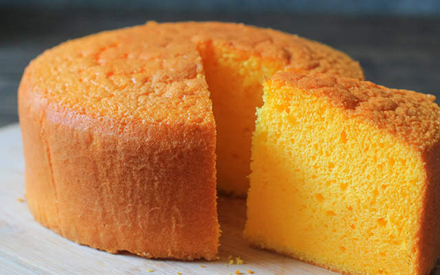 Adeus, bolo de laranja seco: essas são as dicas de confeiteira para um bolo molhadinha e suculento