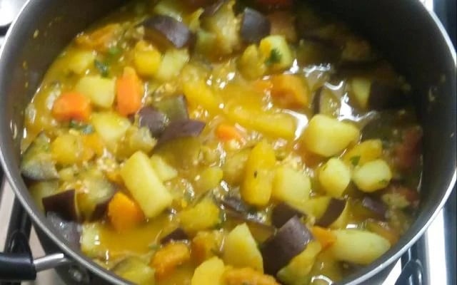 Como se não bastasse ser prático, o refogado de legumes é repleto de nutrientes dos ingredientes (Créditos: TudoGostoso/Nalva)
