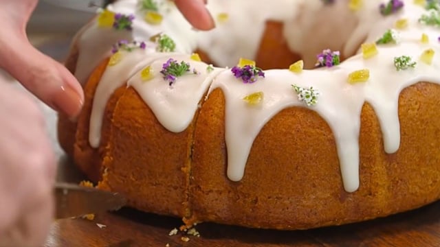Bolo de laranja fofinho de liquidificador com glacê: receita simples que aprendi com uma chef de cozinha é perfeita para o lanche da tarde