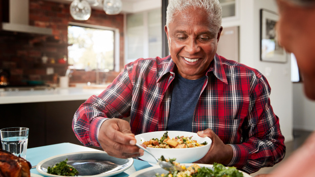 A chave para a memória afiada após os 60 pode estar nesse mineral que poucos consomem, segundo estudo