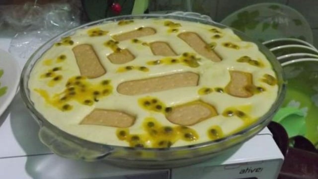 O pavê de maracujá é uma delícia desde a base até a cobertura (Créditos: TudoGostoso/Lorrana)