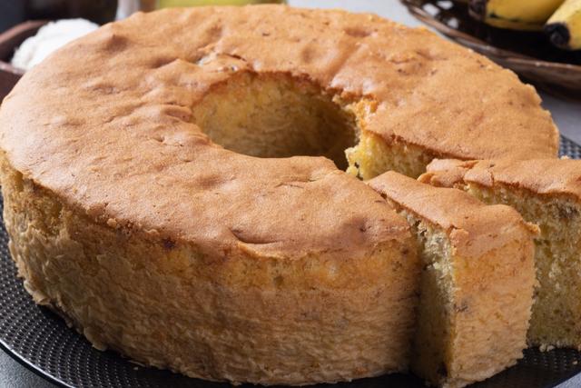 Bolo sem farinha branca e sem açúcar é o lanche perfeito para todas as tardes