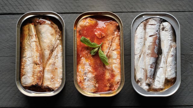 Sardinha em lata de diferentes tipos (Créditos: Canva)