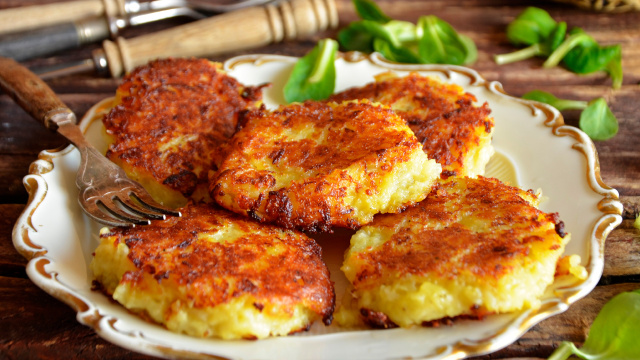 Essa batata rosti é deliciosa e fica pronta rapidinho (Créditos: Shutterstock)