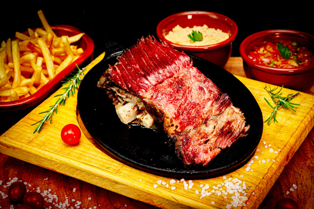 Costela no Bafo, do Restaurante Embrasa, de Caxambu, em Minas Gerais. (Crédito: Divulgação / Sabores da Montanha)