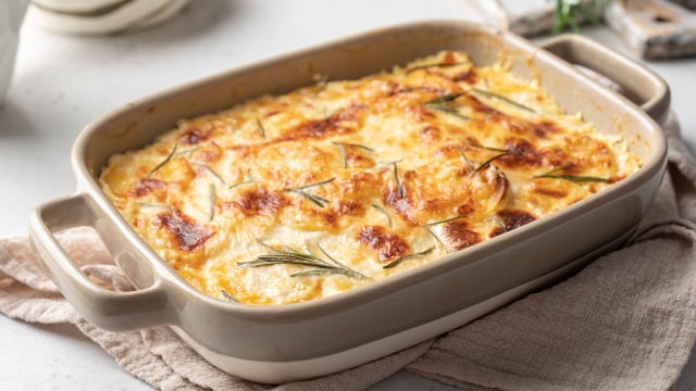 Batata gratinada e cremosa para o seu almoço (Créditos: Shutterstock)