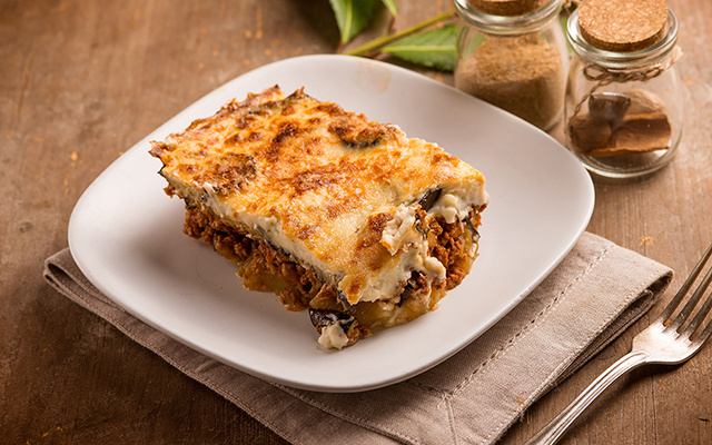 Moussaka: como fazer essa lasanha de berinjela com carne moída que encanta a todos