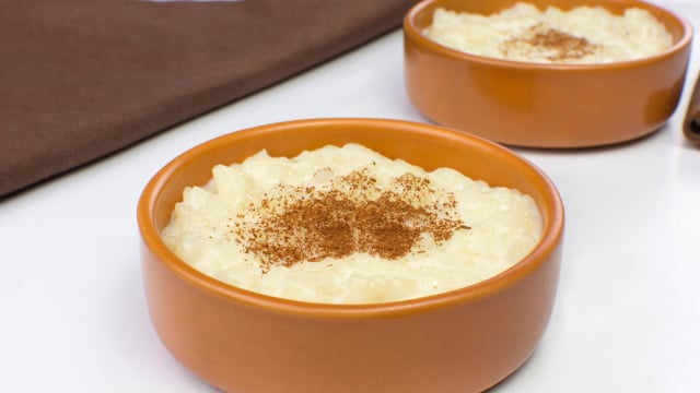Arroz doce cremoso feito com leite condensado e finalizado com canela em pó (Créditos: TudoGostoso)