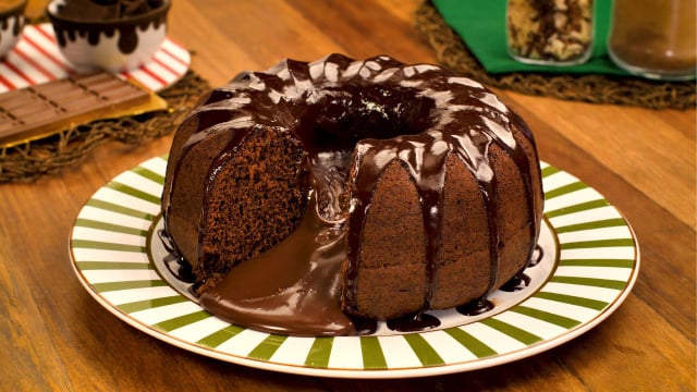 Só segui a receita do TudoGostoso: fiz esse bolo vulcão de chocolate e a minha família achou que era de confeitaria chique