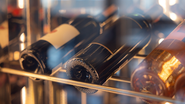 Pouca gente sabe, mas o buraco no fundo das garrafas de vinho influencia na resistência da embalagem