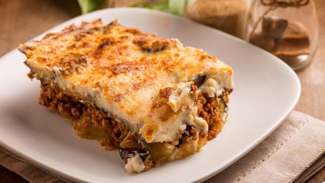 Nem lasanha, nem torta de carne: essa é a clássica receita grega que todo mundo deveria experimentar