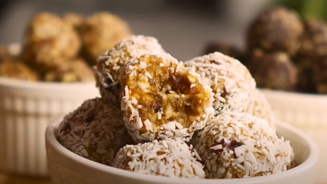 Bolinha de energia proteica: não quero saber de outra coisa desde que aprendi a fazer com um amigo gringo, levo para todo lugar