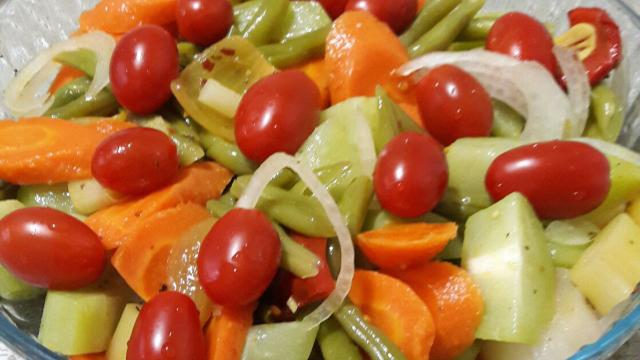 A salada de legumes cozidos no vapor é muito saudável e refrescante. (Créditos: TudoGostoso/Geniselma Rodrigues)