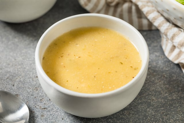 Com o molho certo, até a salada mais simples vira um prato especial. (créditos: Shutterstock)