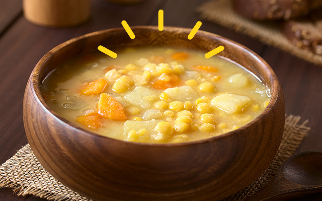 Jantar cítrico, saboroso e suculento: ensopado de batata e ervilha com limão é um prato saudável, simples e muito diferente do que você costuma comer