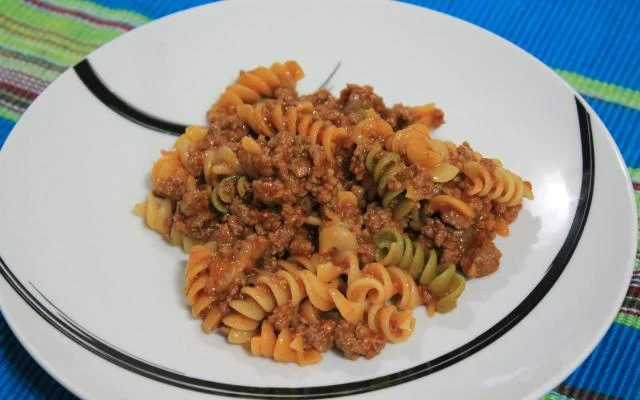 Macarrão na panela de pressão é prático e delicioso (Créditos: TudoGostoso)