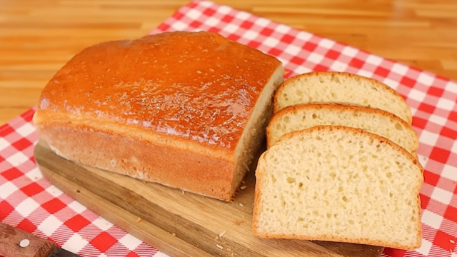 Queria ir pra casa agora pra fazer esse pão fofinho fácil para lanchar à noite: sem sovar e sem leite!