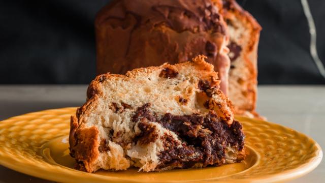 Aqui na minha casa já é época de comer um chocotone fofinho e saudável no lanche ou café da tarde: esse é o segredo para a receita ficar bem macia