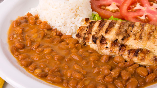 Como fazer feijão carioca fácil mas com sabor melhor que de restaurante: receita simples e completa!