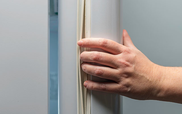 Como remover o mofo das borrachas de vedação da porta da geladeira para que fiquem com aparência de novas