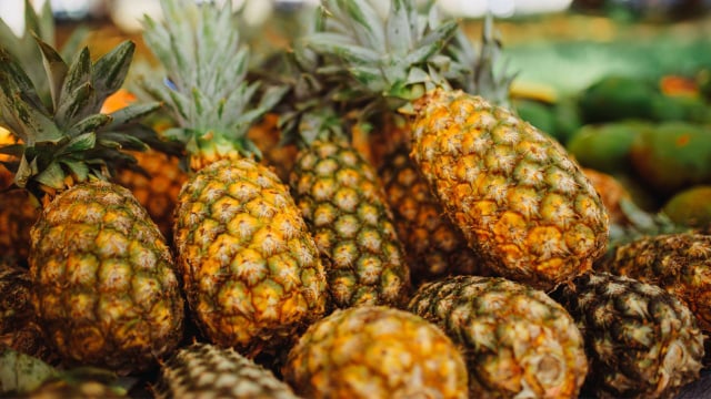 Nunca mais escolha um abacaxi sem sabor: o TudoGostoso ensina o truque para acertar na compra