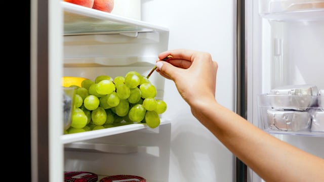 As uvas duram muito mais se você guardar desse jeito: na última vez que fiz elas duraram quase 1 mês