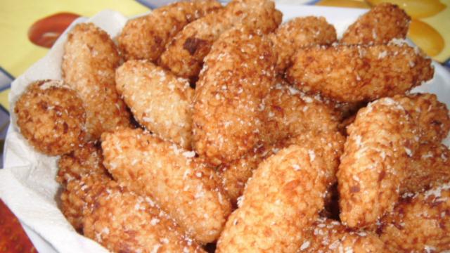 Hoje vou fazer um bolinho de estudante para comemorar o Dia do Nordestino com a família: doce tradicional que aprendi com minha tia