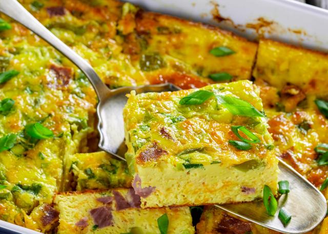 Omelete de forno é perfeito para um café da manhã diferente (Créditos: Shutterstock)