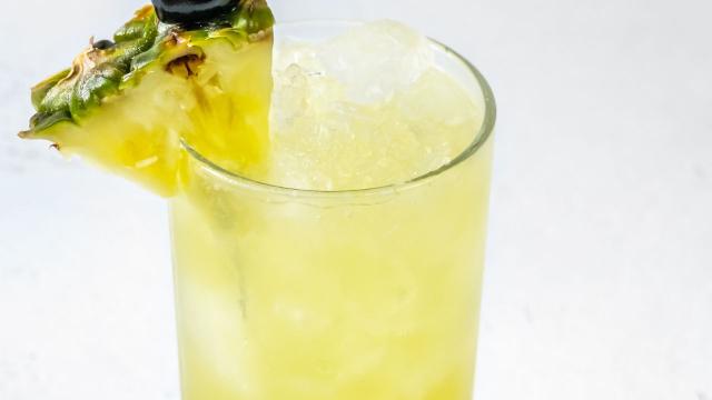 O suco detox de casca de abacaxi é nota zero em desperdício e dez em benefícios. (Créditos: Shutterstock)