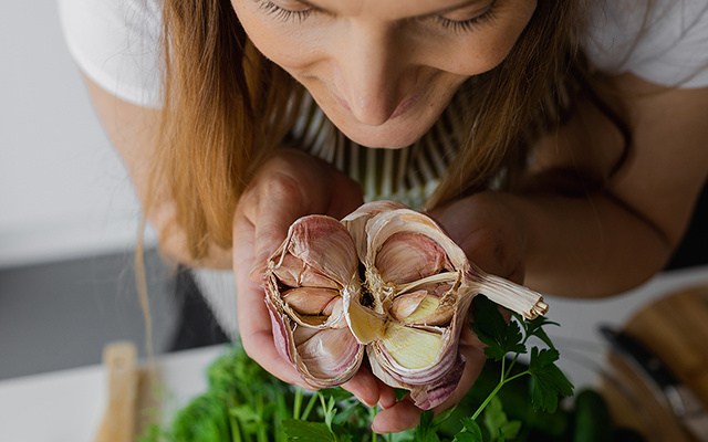 Comi alho por 7 dias seguidos e isso aconteceu com meu corpo