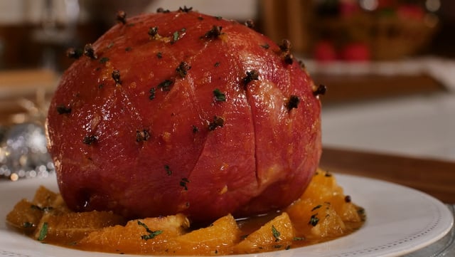 O segredo do Tender de Natal suculento e com uma crosta dourada deliciosa: truque simples para impressionar todos à mesa