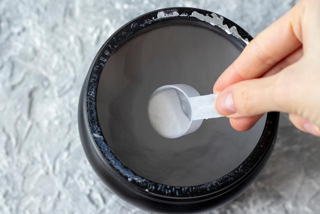 Antes do treino ou depois: saiba quando tomar creatina para ganhar músculos