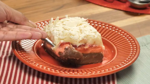 Fatia de sobremesa 3 moças gelada (Créditos: TudoGostoso)