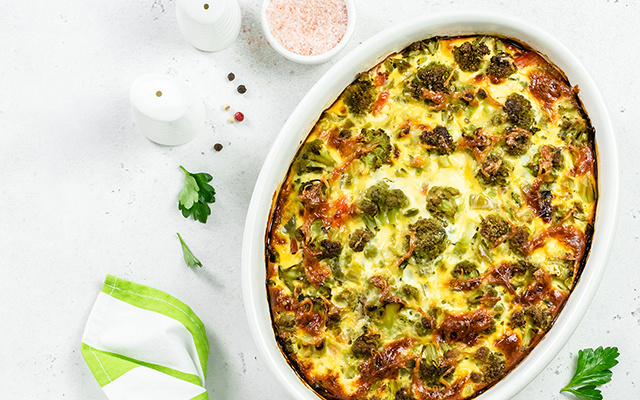 Pronto em 20 minutos: massa de carne moída com brócolis feita em uma panela só