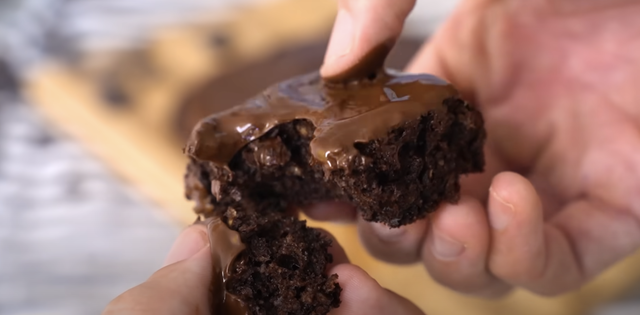 Bolo fit com gosto de infância: essa receita me fez esquecer que era saudável