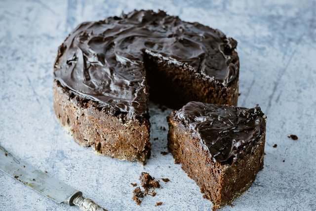 "Superfácil e muito bom": use abobrinhas para fazer um delicioso bolo de chocolate sem glúten e muito úmido