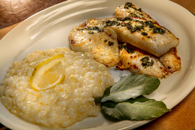 Quer preparar um jantar especial, fácil e com cara de comida de restaurante chique? Aposte nesse risoto de limão siciliano