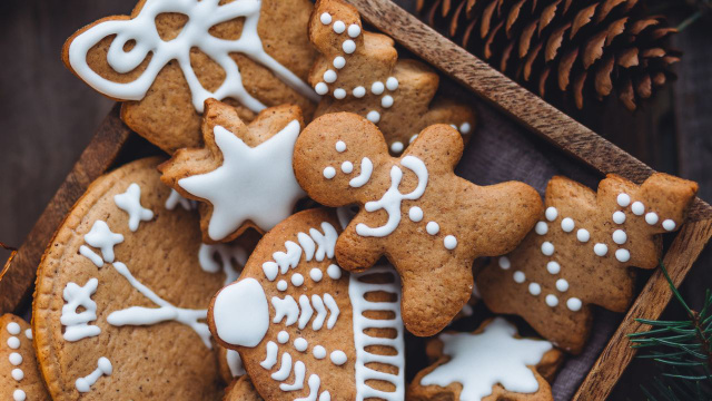 Esses biscoitinhos de mel e canela já são tradição de todo Natal na minha casa: meus filhos adoram!