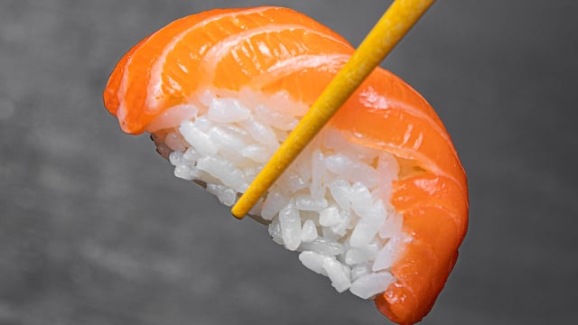 Consumir o alimento desse jeito pode alterar muito o sabor (Créditos: Magnific)