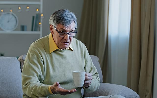 Adeus ao café após os 60 anos: o que dizem as novas pesquisas sobre efeitos da cafeína em adultos mais velhos