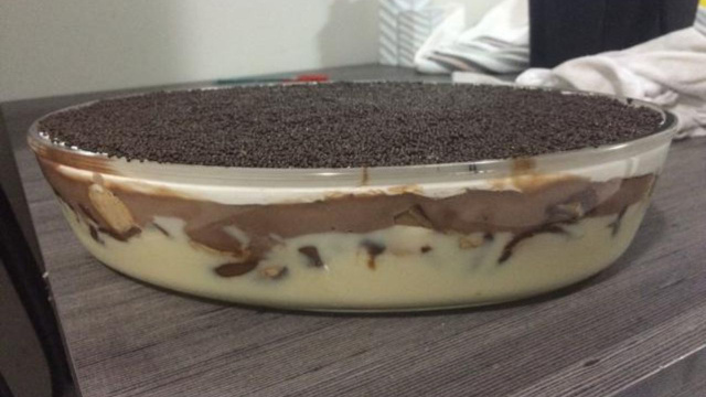 A surpresa de sonho de valsa é uma sobremesa deliciosa inspirada no bombom (Créditos: TudoGostoso/Thiago Rodrigues)