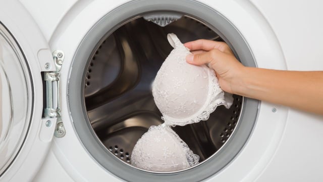 Lingerie pode ser lavada na máquina? Ou deve ser lavada apenas à mão? Muitas pessoas ainda têm dúvidas sobre o método correto de lavagem