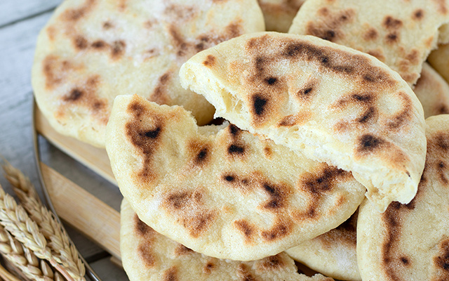 O pão caseiro que sempre aparece na ceia de Natal: "É levinho e rasga como papel"