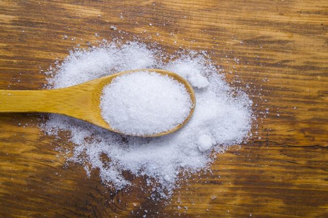 Sal muito além do tempero: o ingrediente é um poderoso aliado nas tarefas domésticas