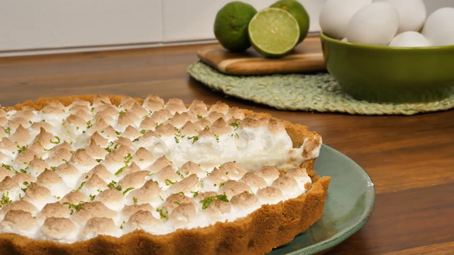 A torta de limão parece chique, mas é fácil de fazer (Créditos: TudoGostoso)