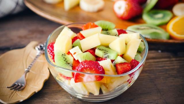 A salada de frutas é tudo e mais um pouco em um só prato! (Créditos: Shutterstock)